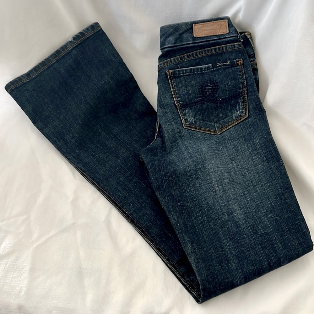 Seven7 Jeans / Slightly Distressed Blue Jean / Boot Cut